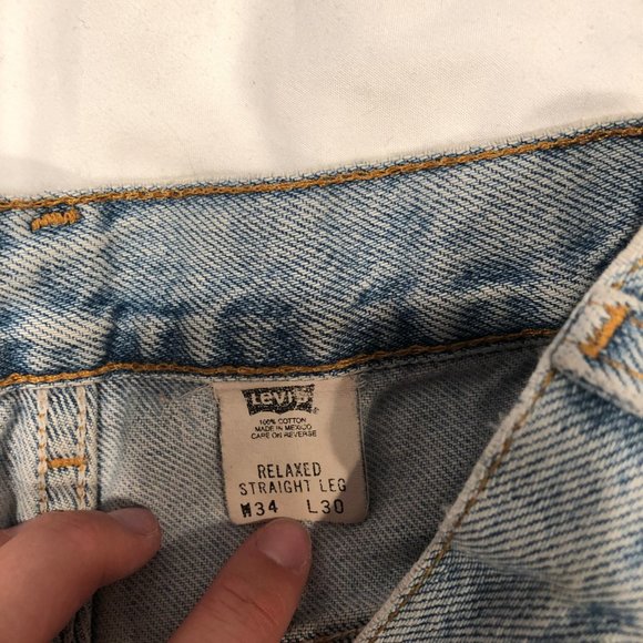 Vintage Levi cut off shorts W34 - Picture 3 of 3